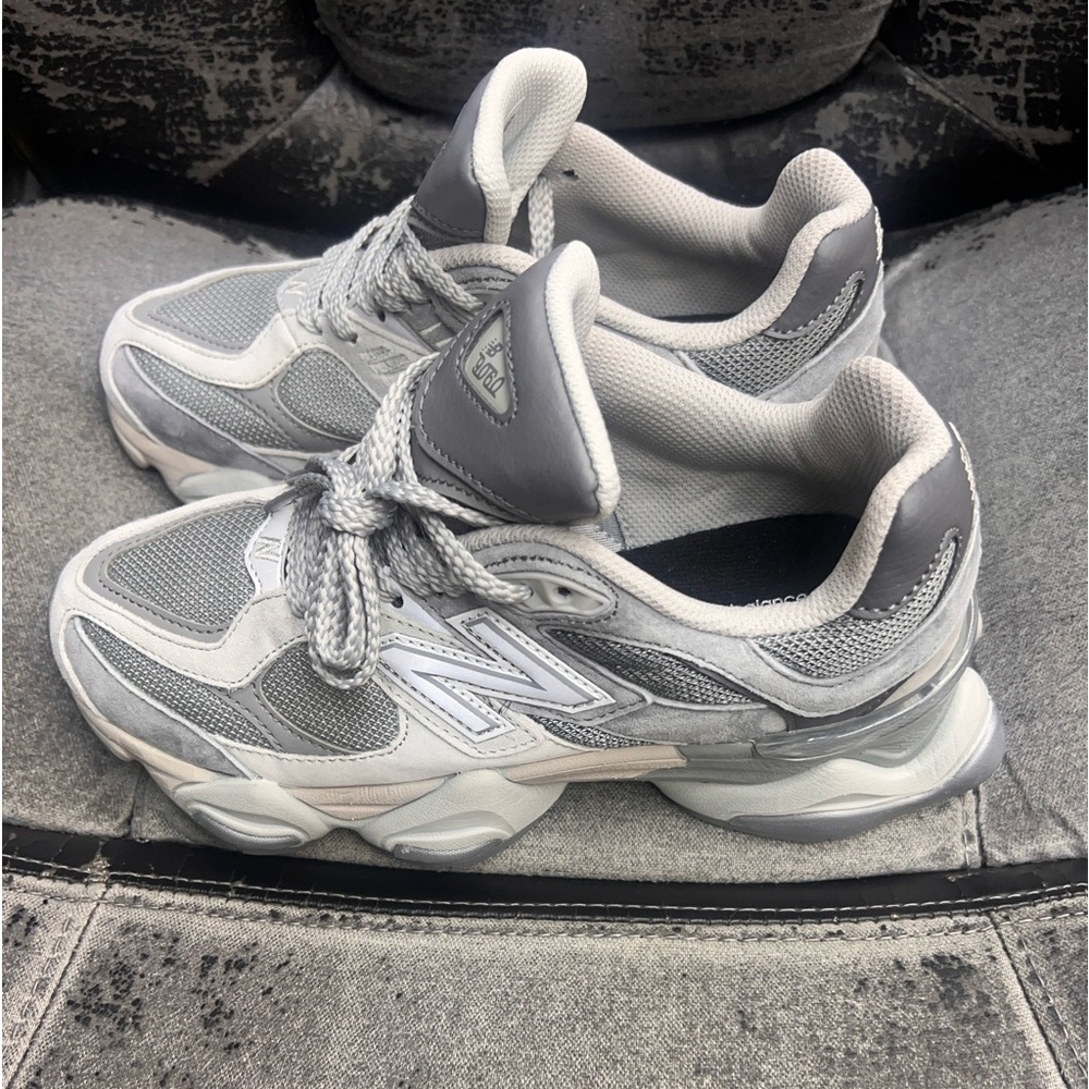 (NEW) New Balance 9060 Shadow Grey Concrete Silver Metallic Sneakers - Picture 2 of 11